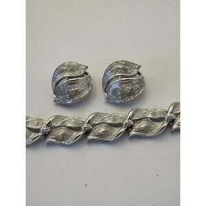 Signed Lisner Brushed Silver Leaf Choker Necklace and Clip On Earrings 50’s-60’s